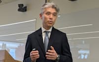 セールスフォース日本法人の三戸専務執行役員は「生成AIは自律的なエージェントの役割も担う」と話す
