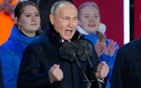 18日夜、ロシアのプーチン大統領はクリミア半島の併合10年を記念した集会で演説した（モスクワ中心部の赤の広場）＝ＡＰ