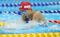 女子400メートル個人メドレー決勝で力泳する成田