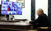25日、ロシアのプーチン大統領はモスクワ郊外での銃乱射事件を受けたテロ対策の会合に出席した＝ロイター