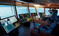 北海沿岸の漁船に採用されつつある、最新のスマートブリッジ。センサーやレーダー、通信機器からの情報を統合して、漁獲から水揚げまでの最適化をサポートする。