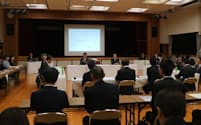 沿線自治体の関係者が集まったJR米坂線の復旧検討会議（26日、新潟県関川村）