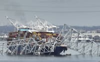 貨物船が衝突して崩落したフランシス・スコット・キー橋（26日、米東部メリーランド州）＝AP