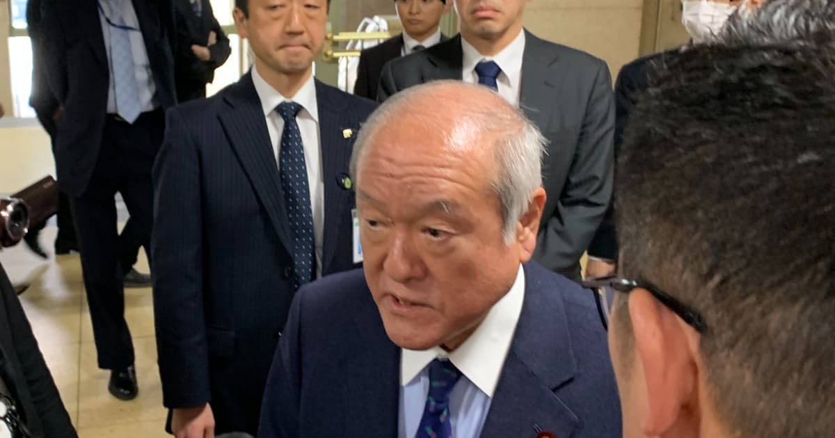 鈴木財務相、円安「行きすぎた動きには断固たる措置」 - 日本経済新聞 image