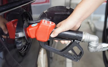 政府は現在、石油元売りへの補助金を通じてガソリン価格を175円程度に抑えている