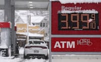 年明けからはガソリン価格も上昇傾向にある（３月、コロラド州）＝ＡＰ