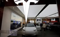 テスラ車を展示する北京のショールーム（2023年４月、ロイター）