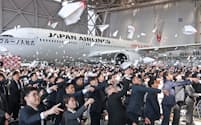 新入社員の飛躍が日本経済の転換を支えてゆく（2023年4月、JALグループの入社式）