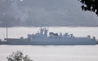 カンボジア南部のリアム海軍基地に停泊する中国の艦船が、中国国旗を掲げている（3月20日）
