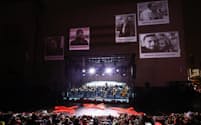 ロシアのコンサートホールで起きた銃乱射テロの追悼式典（3月30日、モスクワ郊外）＝タス共同