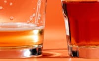 二日酔いを防ぐ確実な方法はほとんどない。水分補給を心がけることは予防に役立つかもしれない。酒と水を交互に飲むことも、アルコールの消費を遅くするのに役立つ。（PHOTOGRAPH BY ERIC HELGAS, THE NEW YORK TIMES/REDUX）
