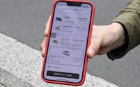 ウーバーのアプリで自家用タクシーを配車依頼した時に表示される画面（5日、東京都江東区）