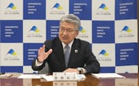 浜松いわた信用金庫の新たな中期経営計画を発表する高柳理事長（5日、浜松市）