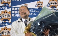 徳島市長選で当選した遠藤彰良氏（7日夜）