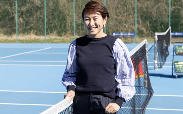 すぎやま・あい　1975年、神奈川県生まれ。34歳まで17年間プロテニス選手として活躍し、グランドスラム（四大大会）の女子ダブルスで3度優勝。最高世界ランクはシングルス8位、ダブルス1位。引退後はテレビのコメンテーターや解説者としても活動。現在は女子日本代表監督