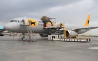 ヤマトHDが北九州空港で運航を始めた貨物専用便（11日、北九州市）