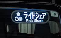 日本型ライドシェアで使用される車の表示灯（8日、東京都江戸川区）