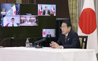 G7首脳によるオンライン形式の会議に出席した岸田首相（14日夜、首相公邸）＝内閣広報室提供