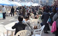 敦賀市内の開業記念イベント「街波祭」には多くの地元住民や観光客が訪れた