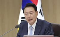 16日、閣議で発言する韓国の尹錫悦大統領＝聯合・共同