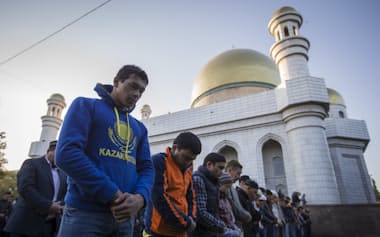 ロシアには中央アジア諸国からのイスラム教徒の出稼ぎ労働者が多い（カザフスタンのイスラム教礼拝所）=ロイター=ロイター