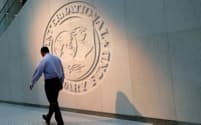 IMFは最新の世界経済見通しで経済の軟着陸に自信を示したが……（ワシントンのIMF本部）＝ロイター