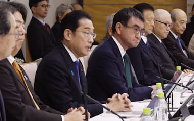 基金の見直しはデジタル行財政改革会議で岸田首相が打ち出した（昨年12月、首相官邸）