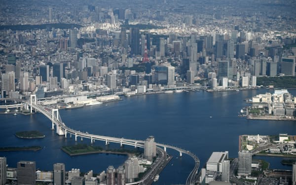 多くの建物が立ち並ぶ東京・湾岸エリア。緑化率を引き上げて魅力ある地域にする