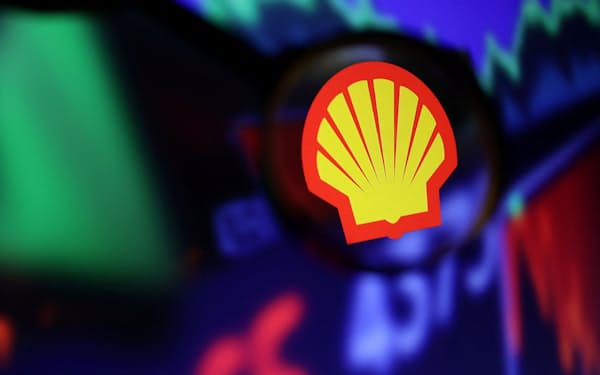 FILE PHOTO: Shell logo and stock graph are seen through a magnifier displayed in this illustration taken September 4, 2022. REUTERS/Dado Ruvic/Illustration/File Photo