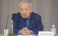 日工会の稲葉会長は「受注回復は年後半になる」と予想する（18日、東京都港区）
