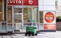 ガスト日本橋店（東京都中央区）が採用したデリバリーロボット