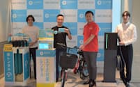 1つのアプリで電動自転車や傘のシェアサービスなども利用できる（18日、東京都新宿区）