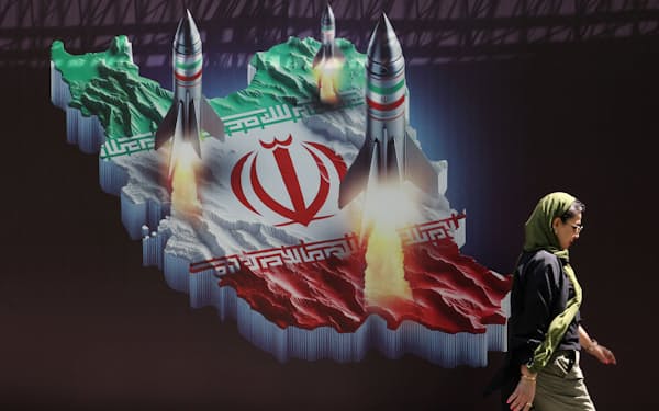 イランはイスラエルと長く敵対している（19日、テヘラン市内）=WANA提供・ロイター