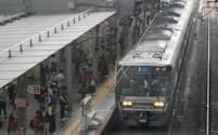 京阪神エリアで宝塚線や山陽本線など割高だった区間の運賃を引き下げる（JR大阪駅）