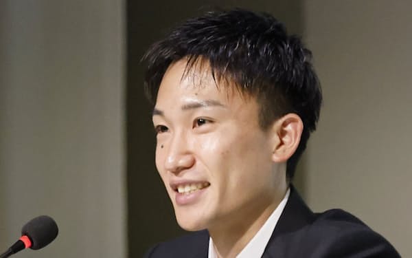 バドミントン男子の桃田賢斗は今月18日に記者会見を開き、日本代表からの引退を表明した=共同