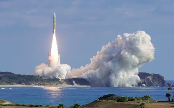 打ち上げられたH3ロケットの2号機（2月17日午前、種子島宇宙センター）