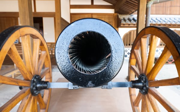 佐賀城本丸歴史館に展示してあるアームストロング砲の模型。らせん状の溝が従来の大砲をはるかに上回る威力を生んだ