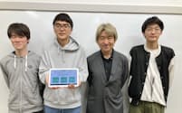 ベジオクを開発した東京高専の学生と北越教授（右から２人目）