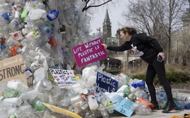 プラスチック廃棄物の問題が広がっている（カナダ・オンタリオ州）=ロイター