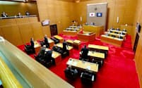 佐賀県玄海町議会は賛成多数で核ごみ最終処分場の文献調査受け入れに関する請願を採択した（26日）