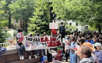 首都ワシントンのジョージワシントン大で起きた抗議デモ（26日）