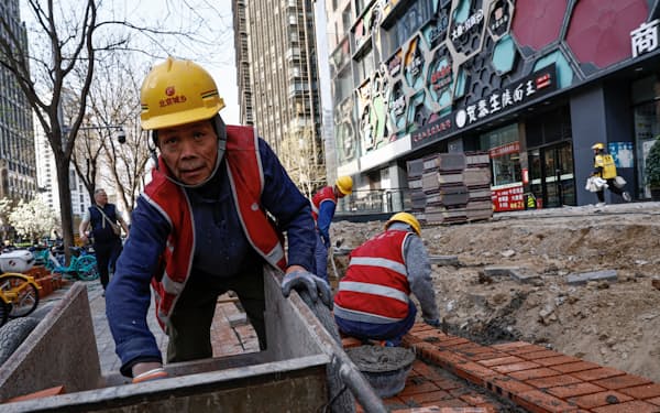 中国は需要不足の状況が続く（4月、北京市）=ロイター