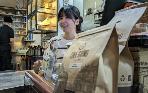 人気店「カフェ・ザン」はコーヒー豆の小売りやケーキ販売で豆価格の高騰をしのぐ（ハノイ市）