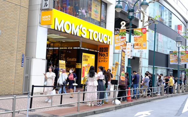 マムズタッチ渋谷店はオープンから2週間が経っても盛況だ（30日、東京都渋谷区）