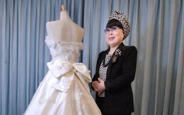 ウェディングドレスをデザインした桂由美さん（2007年、東京都港区）