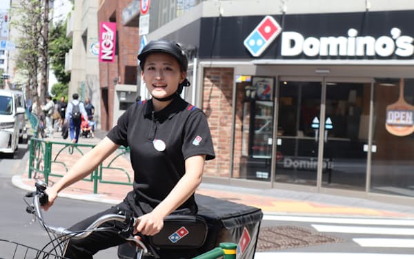 ドミノ・ピザはメルカリ ハロに求人を掲載している（16日、東京都港区）