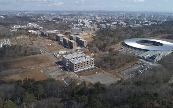 サイエンスパークには現在2棟の研究棟があり円形の構造が特徴的な「ナノテラス」が隣接する=東北大学・三井不動産提供