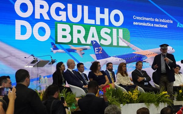 「ブラジルの誇り」と掲げられた本社をルラ大統領が訪問した（4月、サンパウロ州のエンブラエル本社）