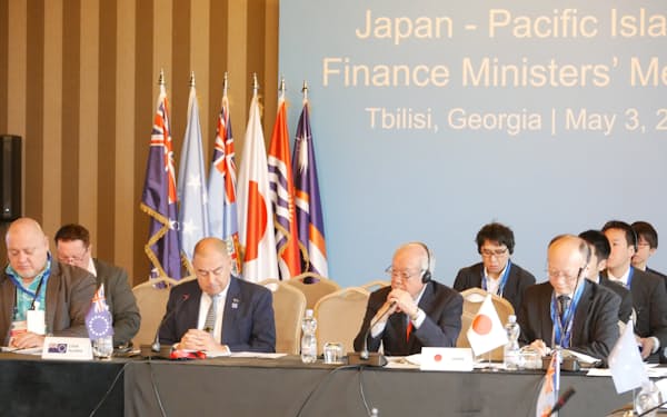 日本と太平洋島しょ国は初の財務相会合を開いた（3日、ジョージアの首都トビリシ）