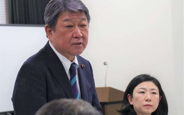 自民党の茂木幹事長らは大村氏への推薦を巡り、態度を保留していた（4月上旬、静岡市）